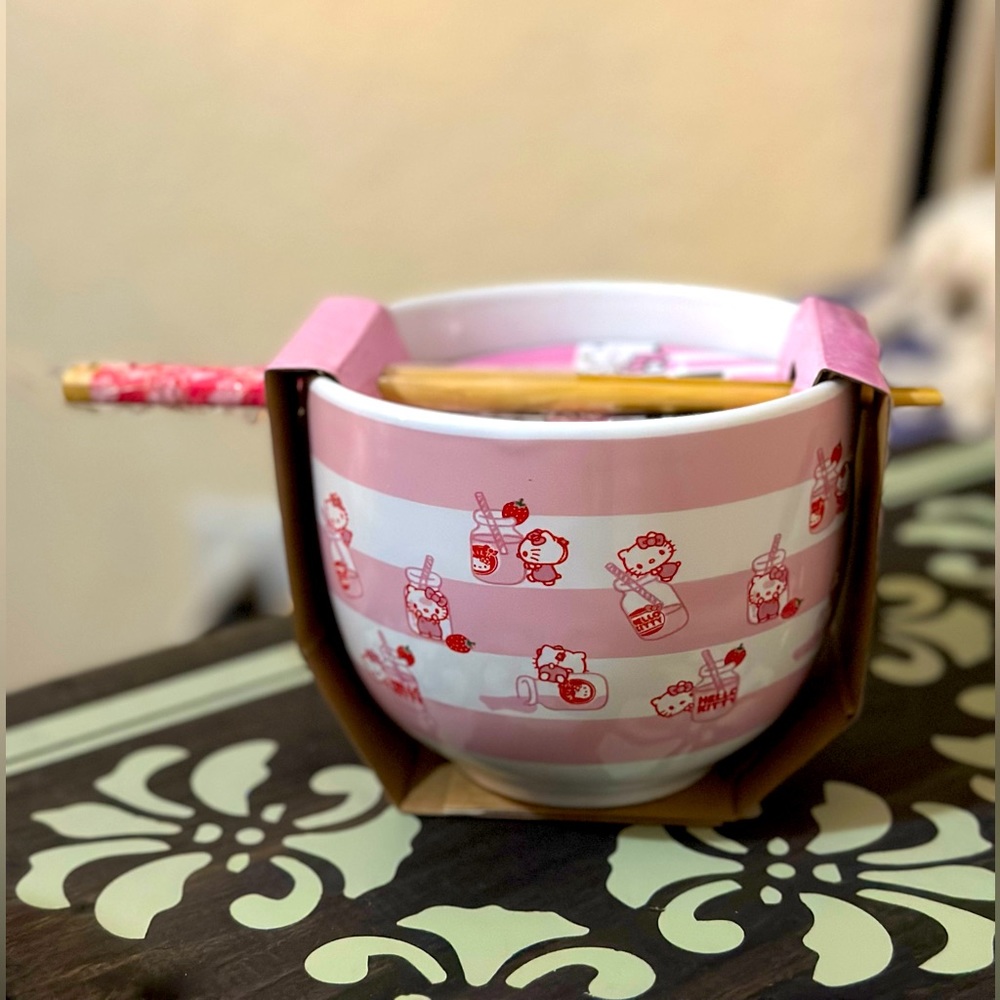Hello Kitty (Sanrio Character) Ceramic Bowl With Chopsticks